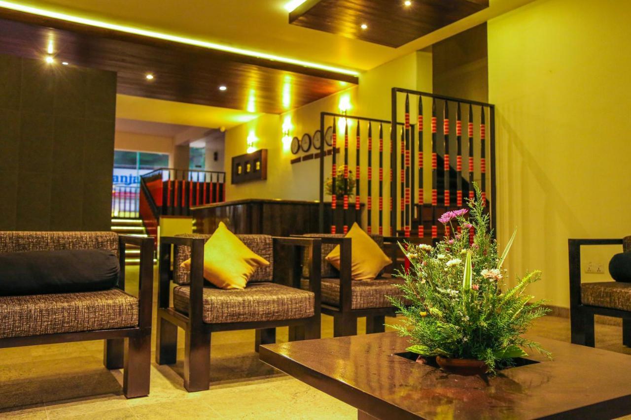 Oak Ray City Hotel Kandy Ngoại thất bức ảnh